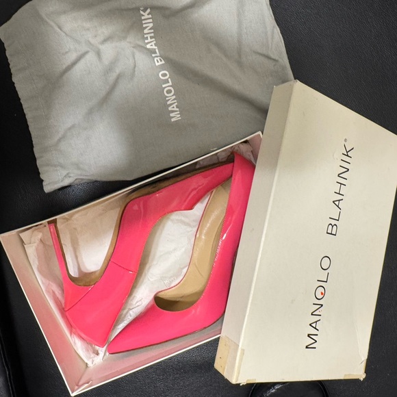 Manolo Blahnik - Picture 1 of 10